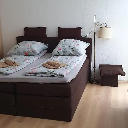 Zentrale Im Kurparkhotel Parkplatz Und Balkon Bad Rothenfelde